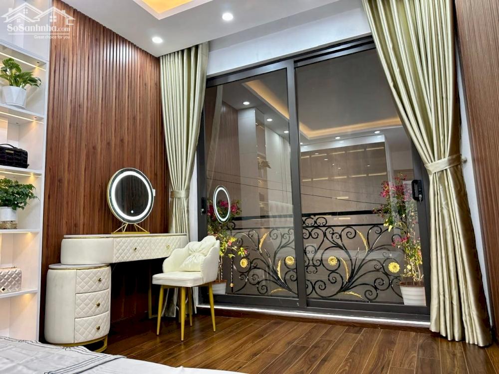 Bán Gấp Nhà Phố Hoàng Văn Thái 41,5m2, 4 Tầng Gần Phố Giá Chỉ nhỉnh 5 Tỏi