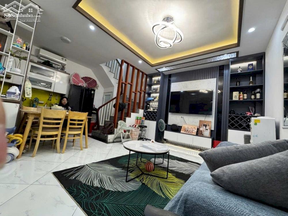 Bán nhà Hào Nam - 37m x 6 tầng lô góc 4 phòng ngủ rộng giá 7,5 tỷ