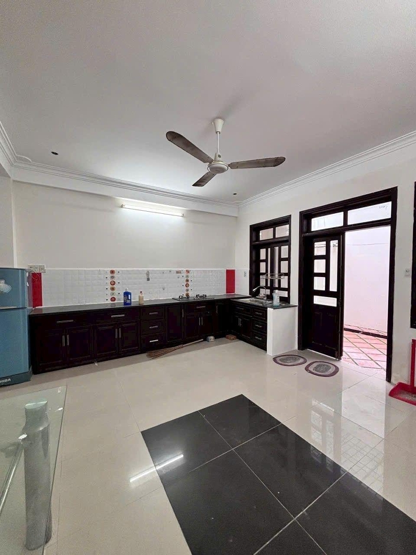 Nhà 3 Tầng,Diện Tích100 M2, Ngang 5M, Hướng Nam Đường Lý Thái Tổ, Hòn Xện Vĩnh Hòa, Nha Trang Chỉ 6.7 Tỷ
