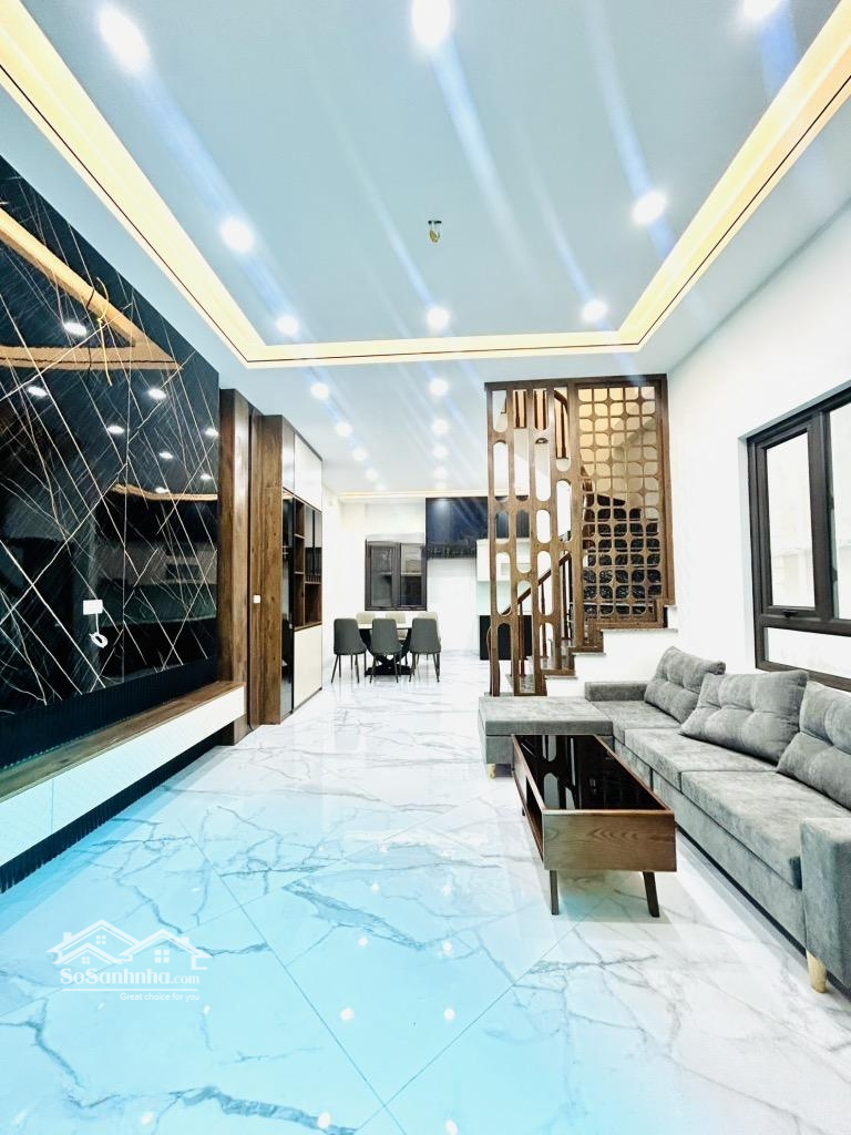 Hoa Hậu Hai Bà Trưng Nhà Mới Kính Koong - Gần Phố - Cách Ô Tô 15M - Tiện Ích Đầy Đủ - 6 Phòng Ngủkhép Kín