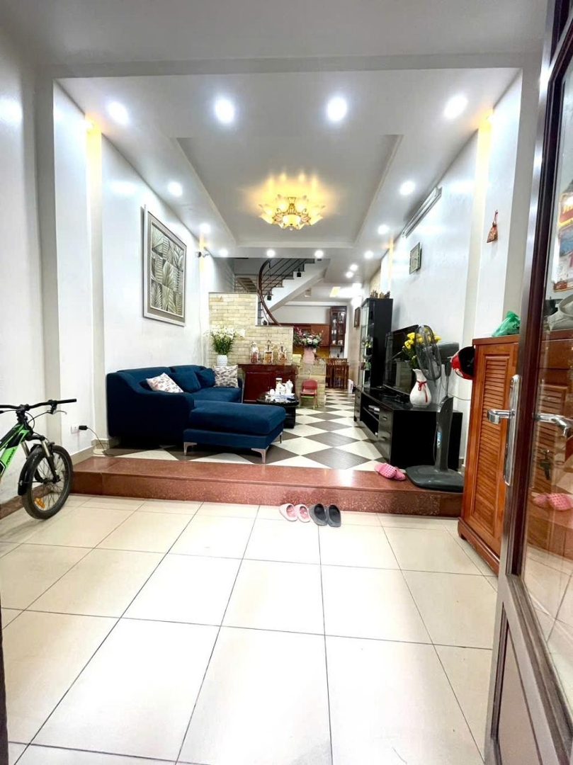 Bán Nhà Nguyễn Văn Cừ 52M² X 4T Ô Tô Vào Nhà Kinh Doanh Thoáng Trước Sau 14,5 Tỷ