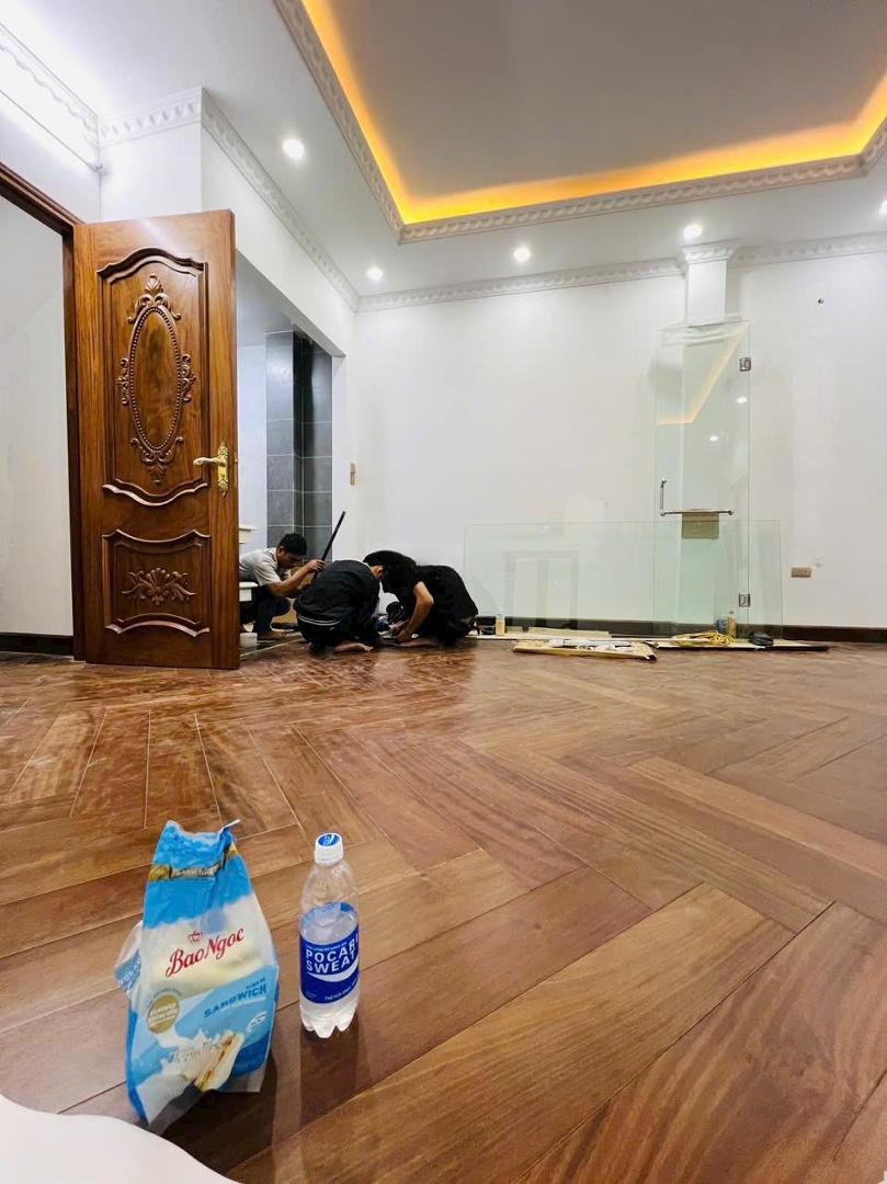 Cho Thuê Tòa Nhà Mặt Đường Võ Chí Công .Diện Tích86 M2 , Nhà Xây 5 Tầng , ( Giá Bán 46 Triệu / Tháng )