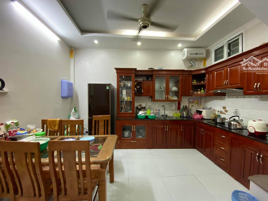 Bán Nhà Đường Cầu Giấy - Ngõ Thông Tứ Tung Công Năng Sử Dụng Đầy Đủ Chỉ Việc Về Ở 46M Giá Bán 8.6 Tỷ