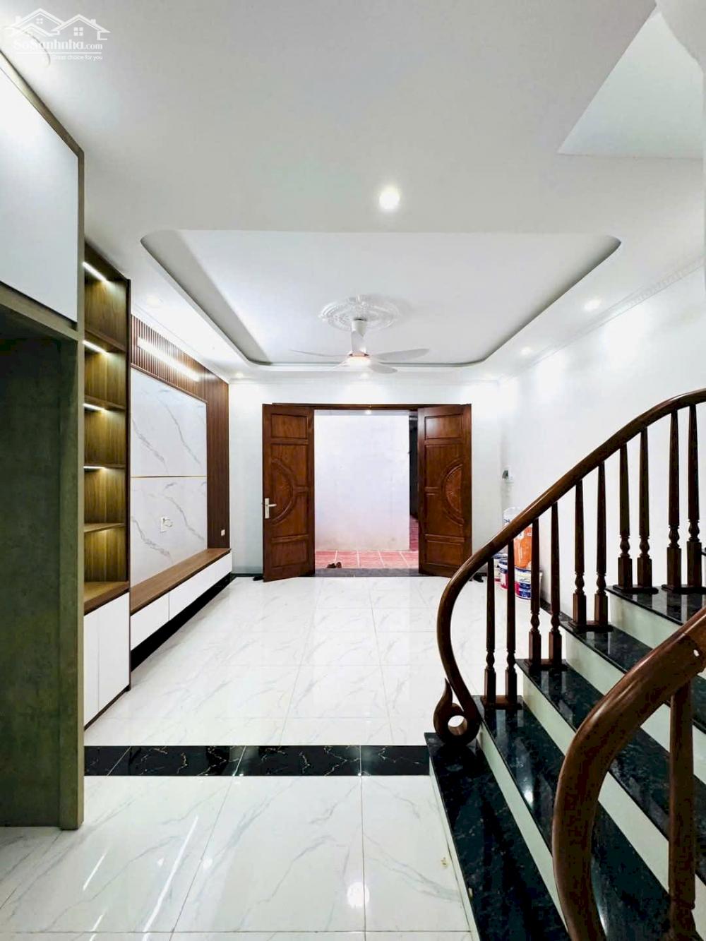 Bán Bán nhà 35m2 x 5 tầng Đàm Quang Trung, Long Biên- Ngay chân cầu Vĩnh Tuy.