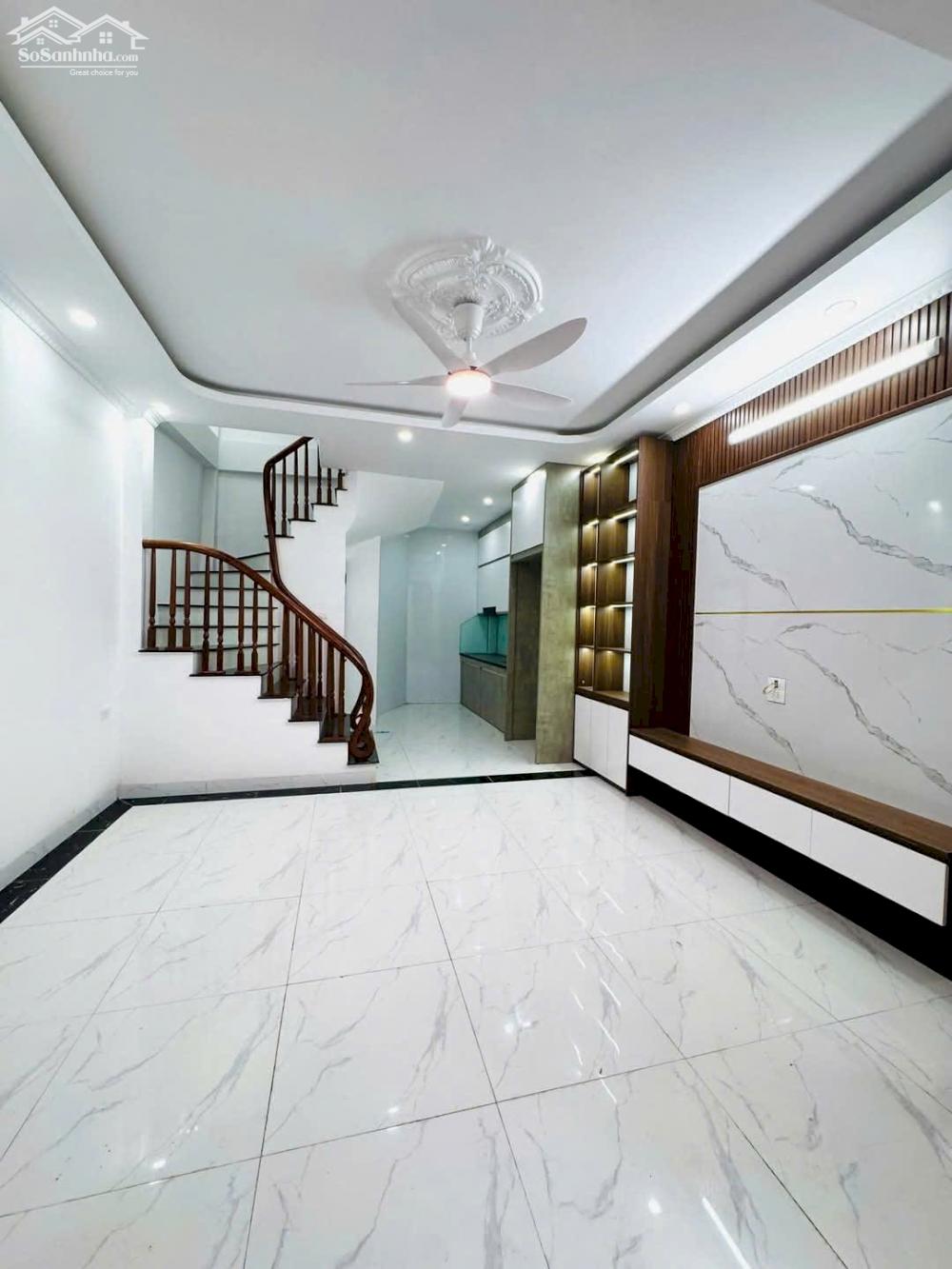 Bán Bán nhà 35m2 x 5 tầng Đàm Quang Trung, Long Biên- Ngay chân cầu Vĩnh Tuy.