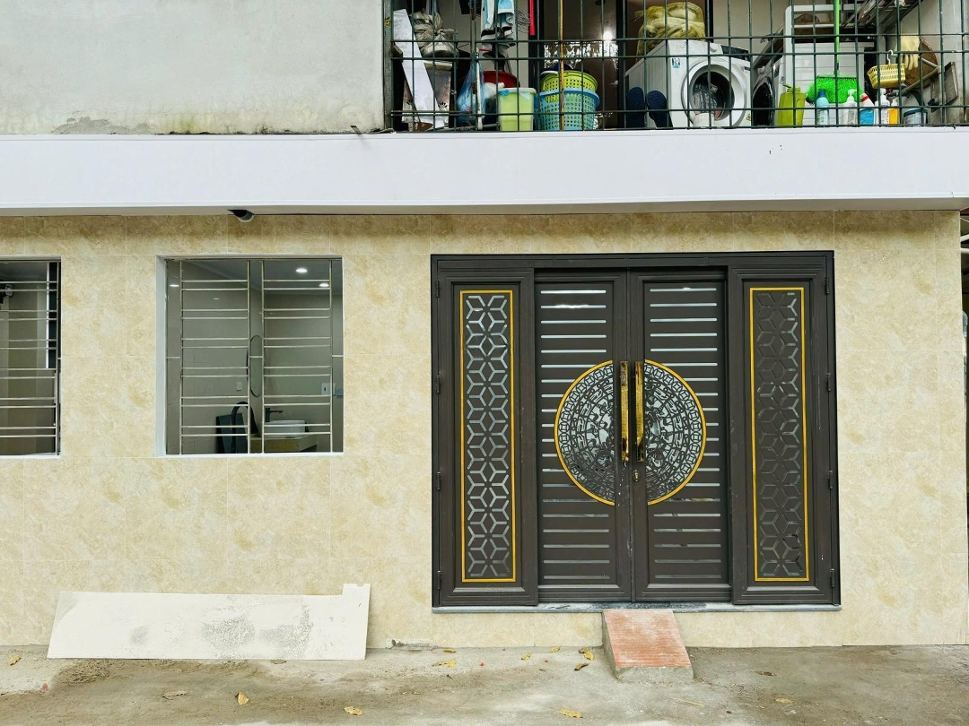 Bán Căn Hộ Tập Thể Tầng 1 Khu Chợ Nghĩa Tân .Diện Tích110 M2 ,( Giá Bán 8,5 Tỷ )