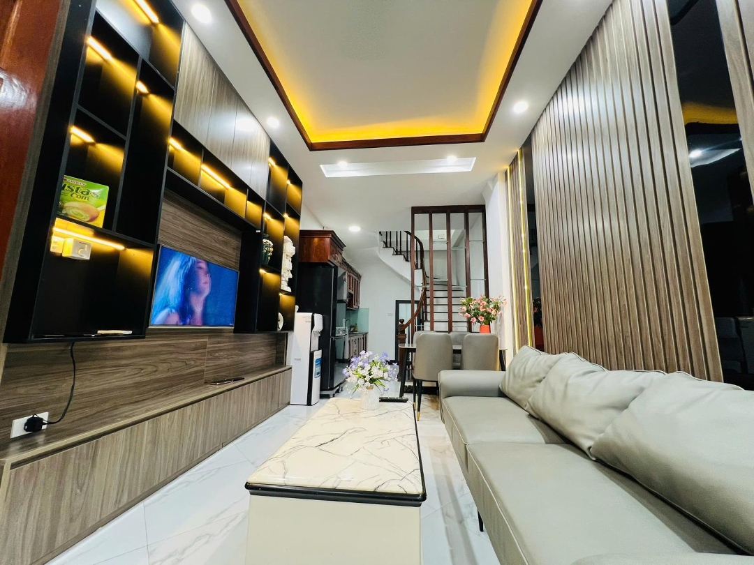 Bán Nhà Giải Phóng, Hoàng Mai- 2 Mặt Ngõ- Nội Thất Xịn- Ô Tô Đỗ Cách Nhà 10M Chỉ 5.68 Tỷ