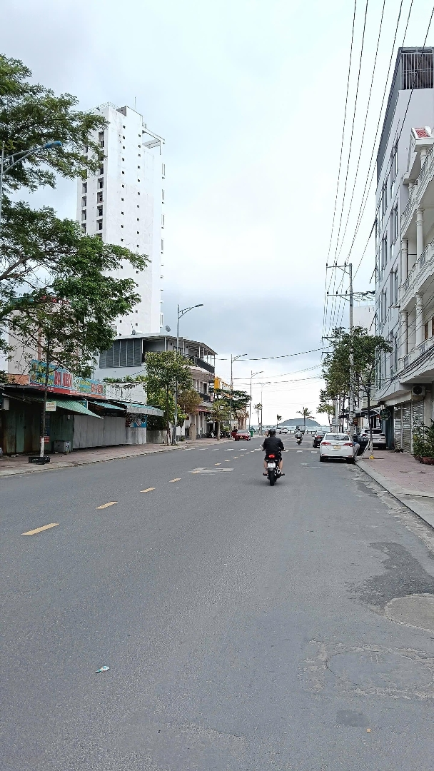 Đất Cách Biển Nha Trang Chỉ 150M, Dtich 106M Ngang 6,6M Giá Bán 7,6Tỷ Hẻm Điện Biên Phủ.