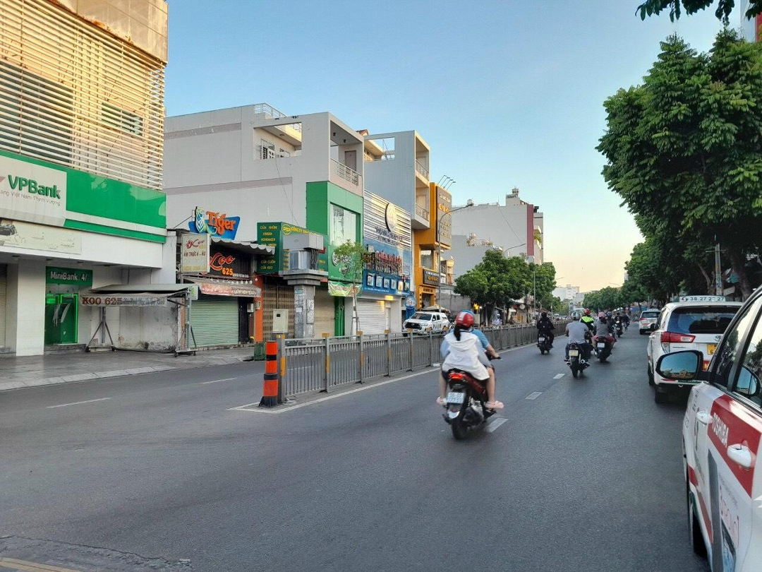 Cho Thuê 3 Căn Nhà Liền Kề Ngay Góc 2 Mặt Tiền Đường Lê Đại Hành, Quận 11 Mở Ngân Hàng, Trường Học.
