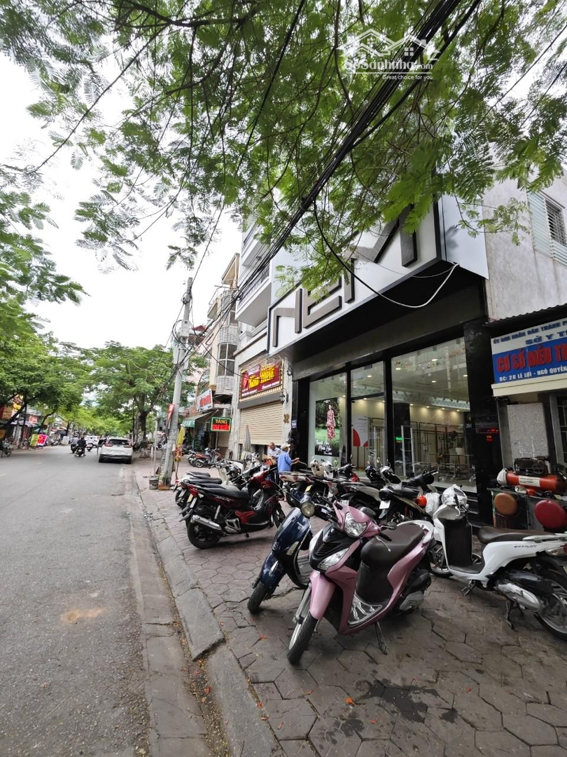 Cho Thuê Nhà Mặt Tiền 8.2M Phố Lê Lợi, Vỉa Hè Để Xe Rộng. Mặt Tiền Thoáng Dễ Nhận Diện