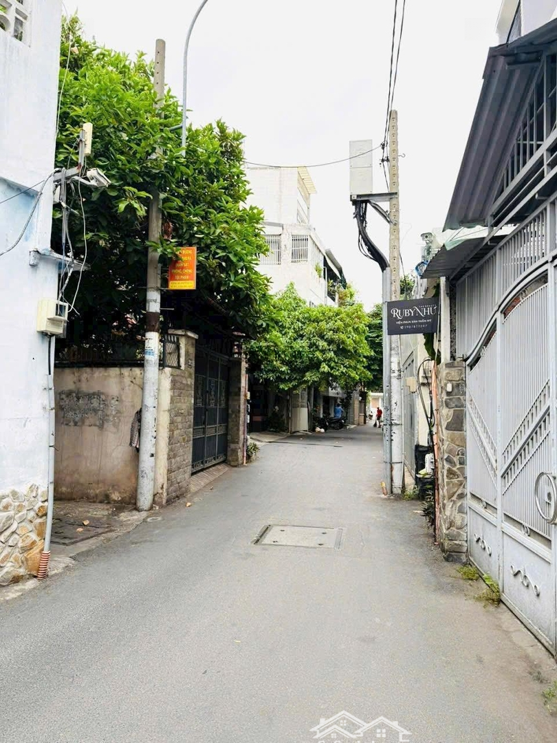 Bán Nhà 5Tâng Sát Mặt Tiền Nguyễn Đình Chính , P11 , 33M2 , 6,15Tỷcó Thương Lượng. Lh : 0866408299 Việt Anh