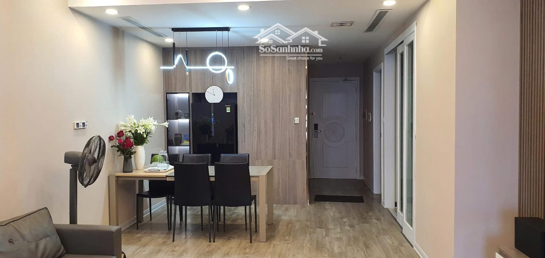 Bán Căn Hộ 2 Phòng Ngủfull Đồ - R1 Royal City
Giá: 8,7 Tỷ Vào Ở Ngay