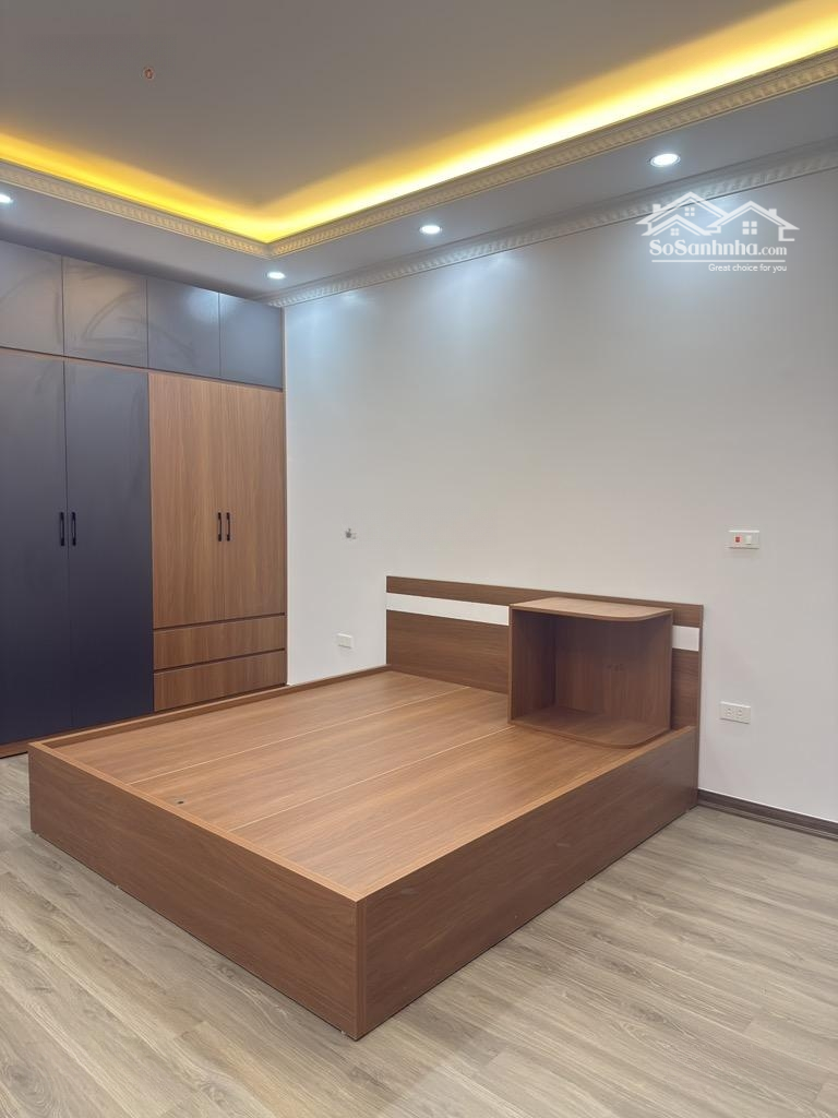 Nhà Đẹp Cầu Giấy - Vị Trí Vàng - Nhà Mới Toanh - Thang Máy - Oto - 40M - Giá Bán 11.8 Tỷ