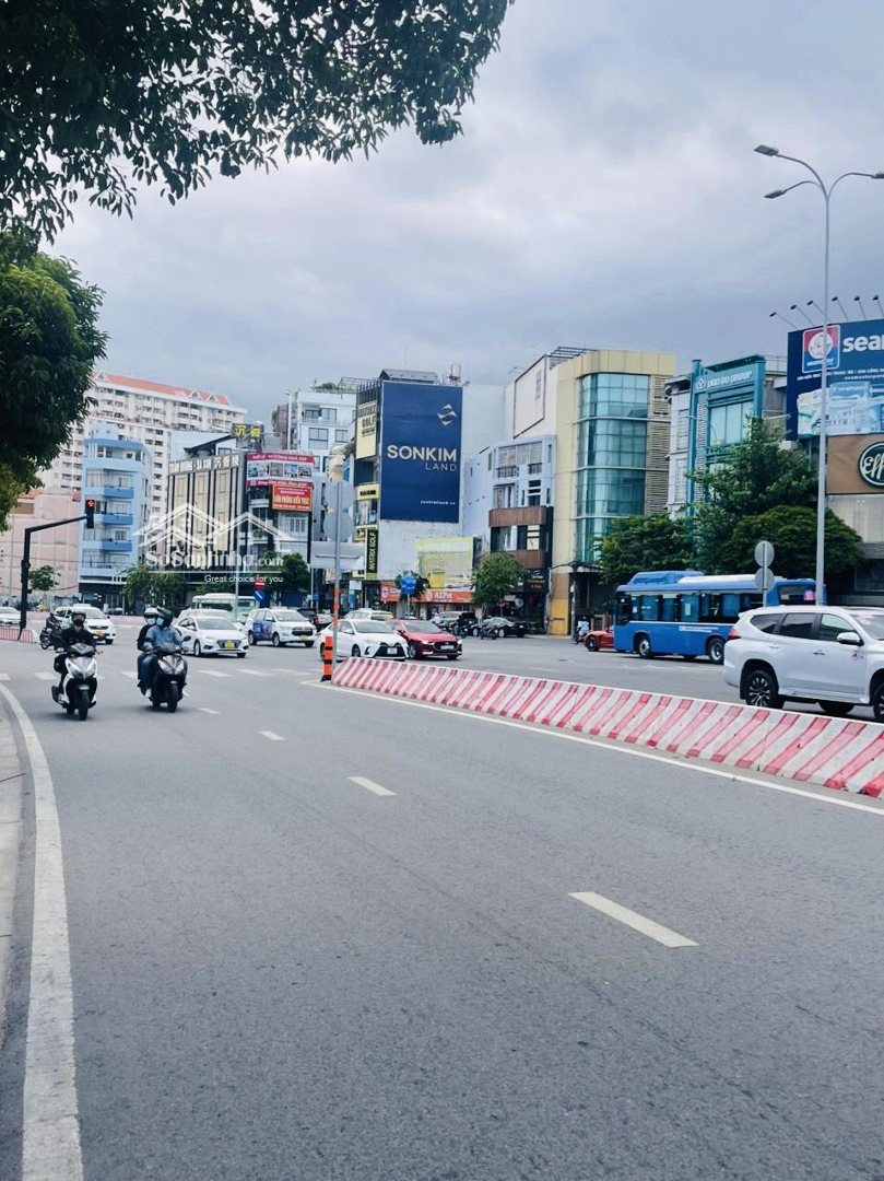 Bán Nhà Mặt Phố Tại Nguyễn Hữu Cảnh, 31 Tỷ, 86M2, 5 Tầng Hàng Hot!