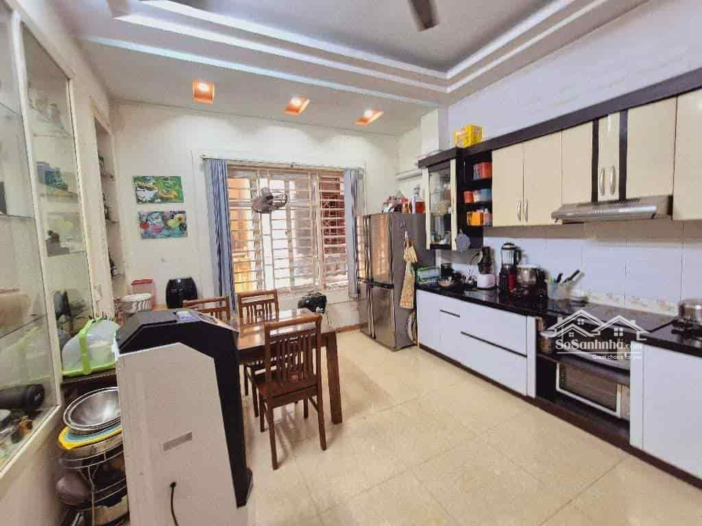 Cho Thuê Nhà Ngõ Trần Quốc Hoàn.diện Tích60M2 X 6T, Thông Sàn, Thang Máy. Ngõ Ôtô Đỗ Cửa. Giá 25 Triệu
