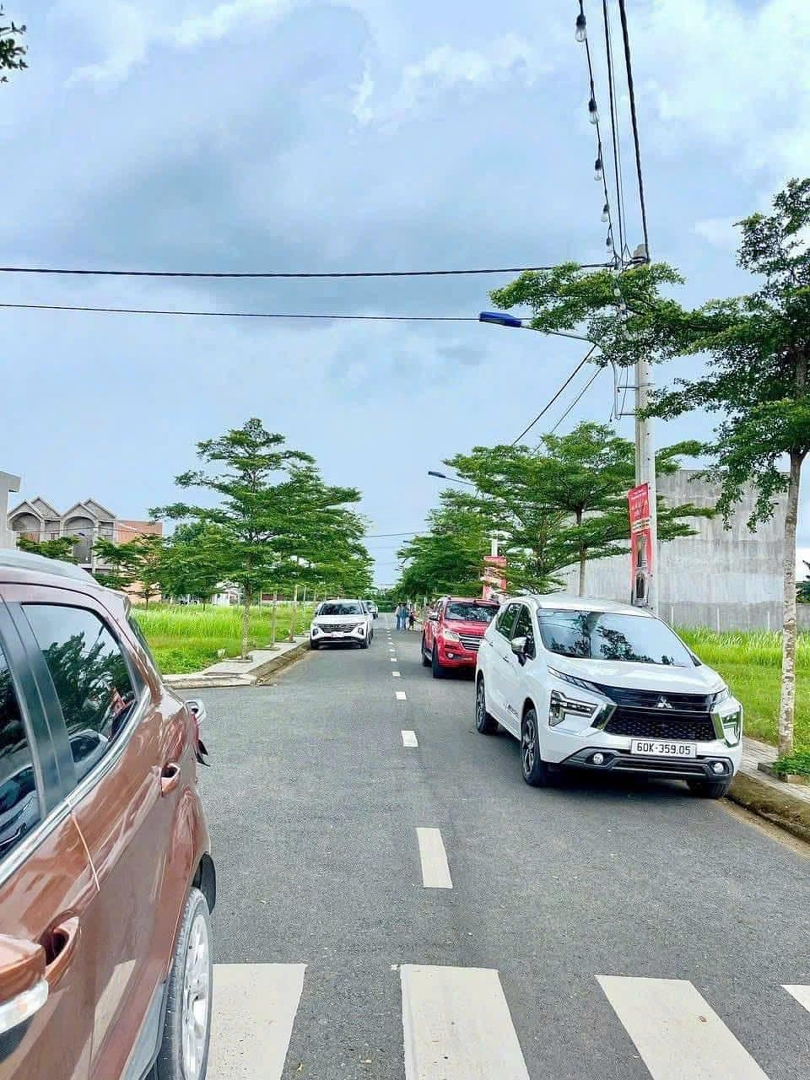 Bán Đất Ngay Giáp Sân Bay Biên Hoàdiện Tích100M2 Shr Nằm Gần Trường Đại Học Lạc Hồng, Kdc Đông Đúc