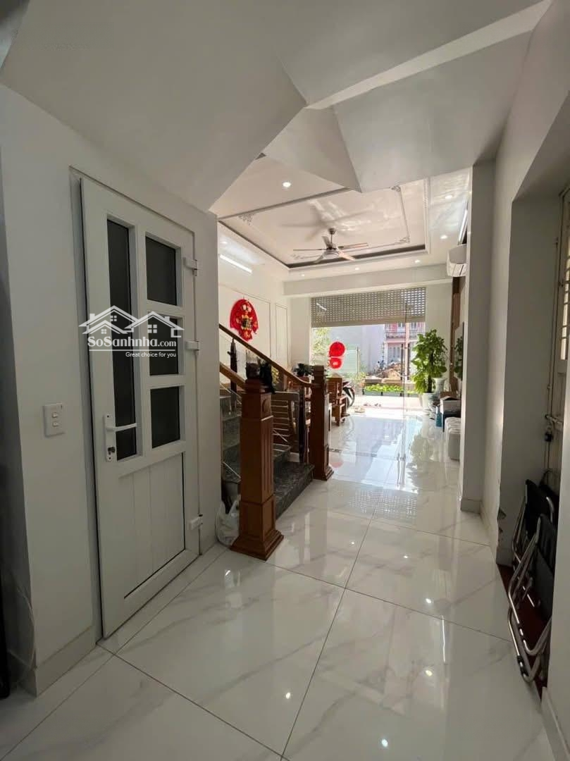 Bán Căn Nhà 4 Tầng Lô Góc 3 Mặt Thoáng Tại Chợ Lũng Hoa, Cách Đường Chính Vài Bước Chân