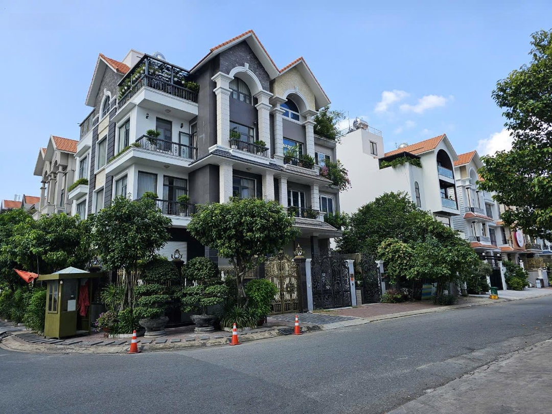 Bán Biệt Thự Kdc Himlam Quận 7 Đ. 16M Dt: 10X20M Có Tm, Full Nt, Vị Trí Cc Gb: 58 Tỷ Liên Hệ: 0931353298