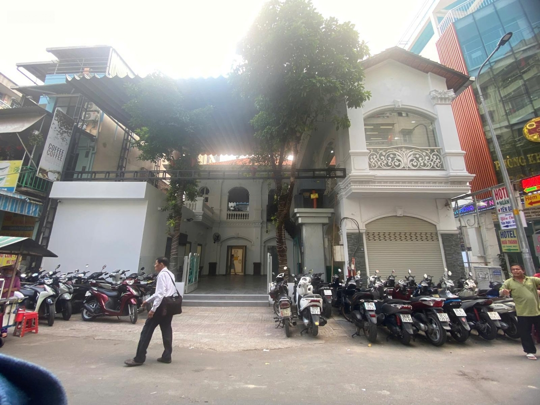 (Hiếm) Bán Nhà Mặt Tiền Ngay Nguyễn Trãi, Quận 5. Dt:16X25M. Đang Cho Thuê 250 Triệu/Th. Giá Bán 120 Tỷ Tl