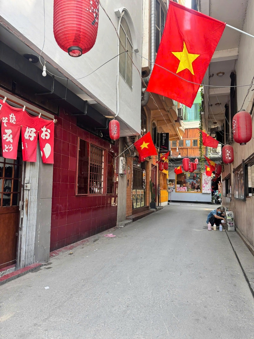 Duy Nhất! Khu Sang "Little Japan Town"! Nhà 5 Tầng - 4X10,4M Tại Lê Thánh Tôn, Q1. Chỉ 20 Tỷ