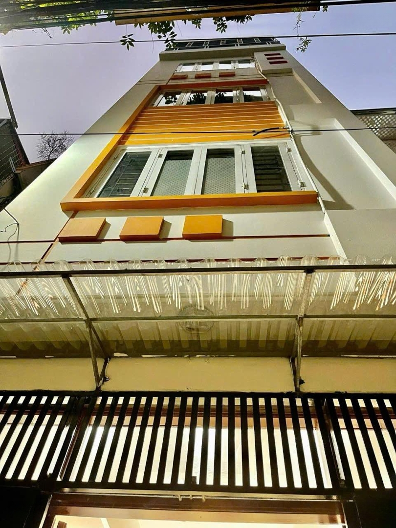Hoàng Hoa Thám - Bưởi- Nhà Dân Xây
35M, 5Tầng. Chỉ 8,45Tỷ