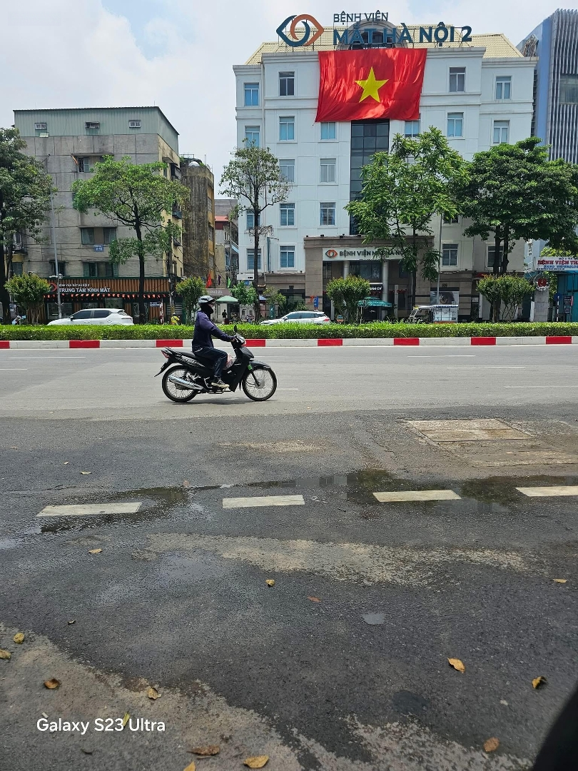 Nhà Bán - Trung Tâm Phố Nguyễn Chí Thanh - Q Đống Đa.
+ 45 M2 - 6 Tầng - Giá Bán 18 Tỷ ( Cócó Thương Lượng).
