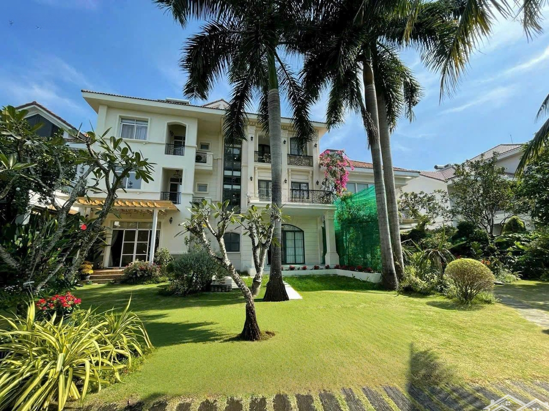 Cho Thuê Căn Biệt Thự Siêu Đẹp Chateau, Pmh, Q.7, 1T3L, 4 Phòng Ngủ 5 Vệ Sinh Nt Cao Cấp, Giá Bán 125 Triệu. 0979762167