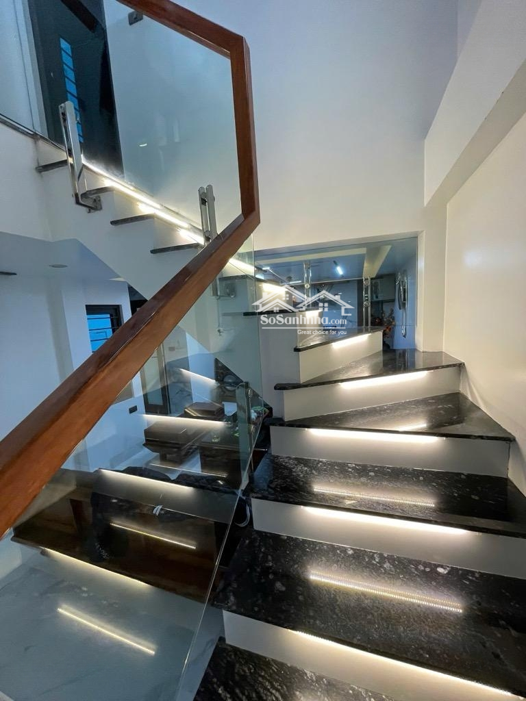 Bán Siêu Phẩm Lô Góc Nguyễn Văn Cừ, Long Biên Nhà Đẹp Long Lanh Full Nội Thất Sổ Đỏ Cc Lô Góc