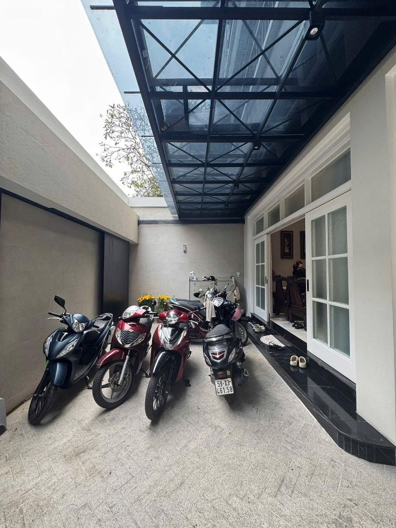 Anh Hà Bán Gấp Nhà Diện Tích 97,8M2 Giá Bán 5Tỷ690. Đường Nguyễn Văn Thủ-Đakao-Q1, Gần Đại Học Kinh Tế