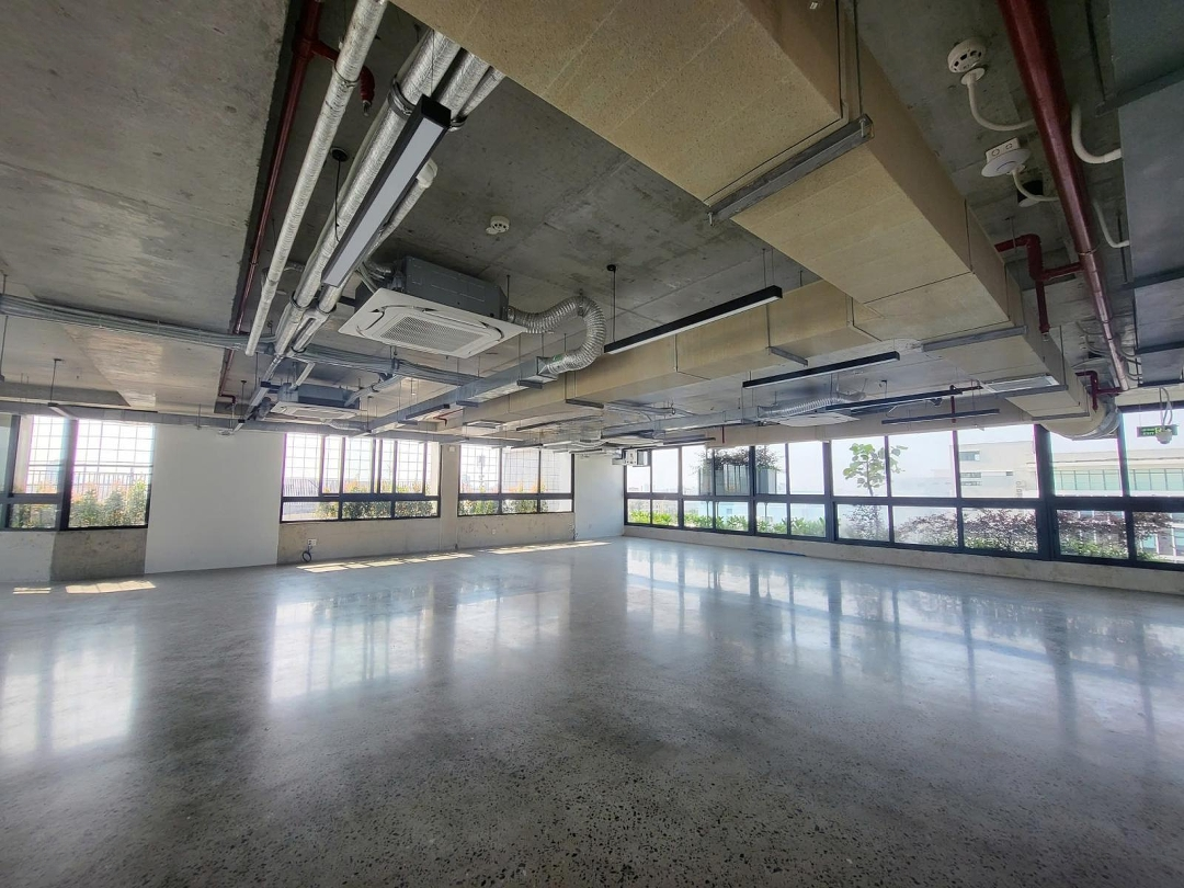 Văn Phòng Diện Tích Linh Hoạt 100 - 240M2 Đường Lê Đình Lý, Thiết Kế Đẹp, Vị Trí Trung Tâm