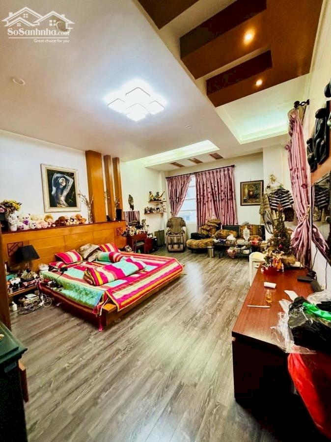Bán nhà phố Nguyễn Tri Phương, Ba Đình 65m2, 5 tầng, mặt tiền 6.8m ô tô vào giá 23 tỷ