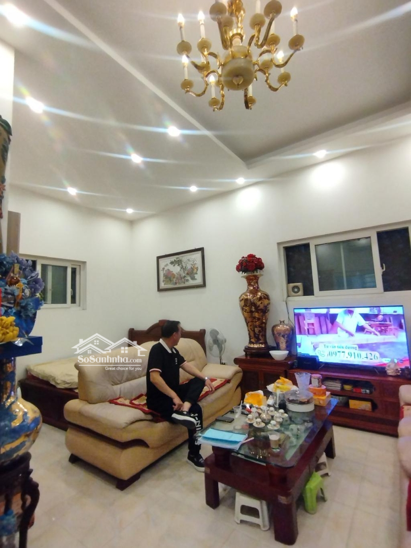 8 Tỷ Có Nhà Đẹp Kim Mã 50M2 Thông Đội Cấn - Đầy Đủ Nội Thất - Ngõ Thẳng Tắp Xây Bê Tông Chắc Chắn