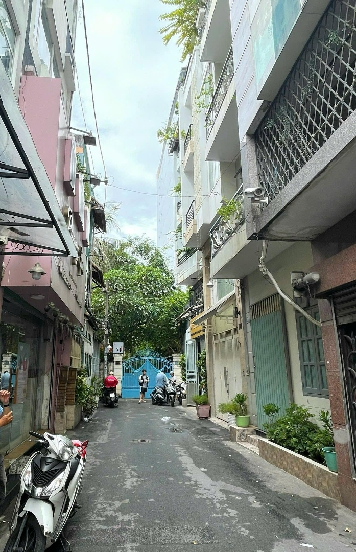 Bán Nhàhẽm Xe Hơiđường Hoàng Văn Thụ Quận Phú Nhuận. Kc: 5 Tầng + Tm. Giá Bán 25 Tỷ
