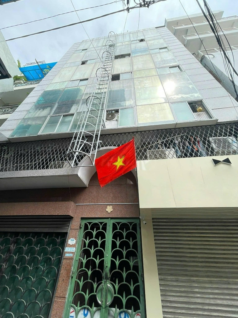 Bán Nhàhẽm Xe Hơiđường Hoàng Văn Thụ Quận Phú Nhuận. Kc: 5 Tầng + Tm. Giá Bán 25 Tỷ