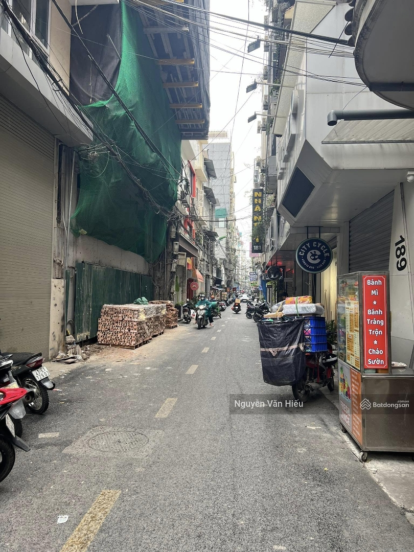 Bán Nhà Hoàng Cầu, 60M2,Mặt Tiền6.3M, Nhà Lô Góc, Ô Tô Qua Nhà, Kinh Doanh Đỉnh, Ngõ Cửa Hàng San Sát