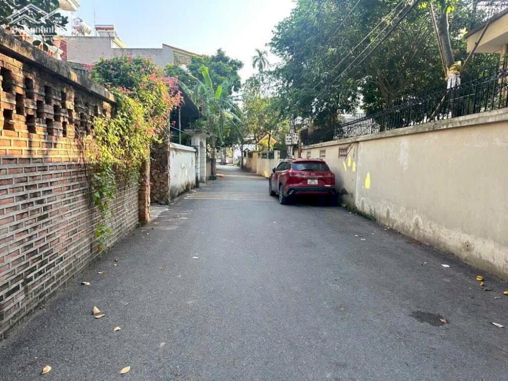 Chính chủ cần tiền bán gấp mảnh đất đẹp nằm tại trục chính thôn Viên Ngoại, Đặng Xá, Gia Lâm
