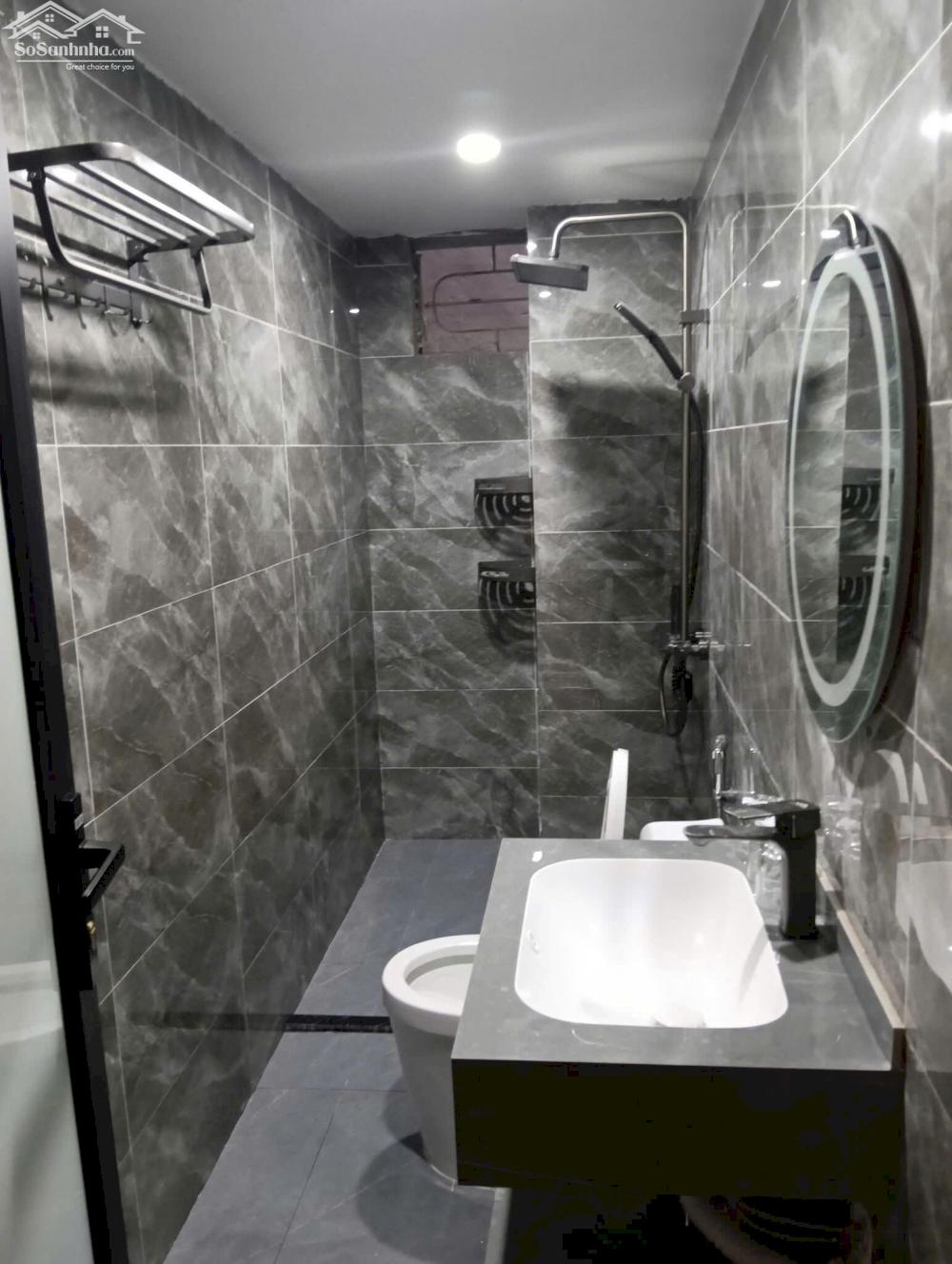 Hạ 1 tỷ nhà 50m ra phố Lạc Long Quân Cầu Giấy ngõ to thông 5T 48m2 MT 5.2m đủ nội thất ở luôn 10.3 tỷ