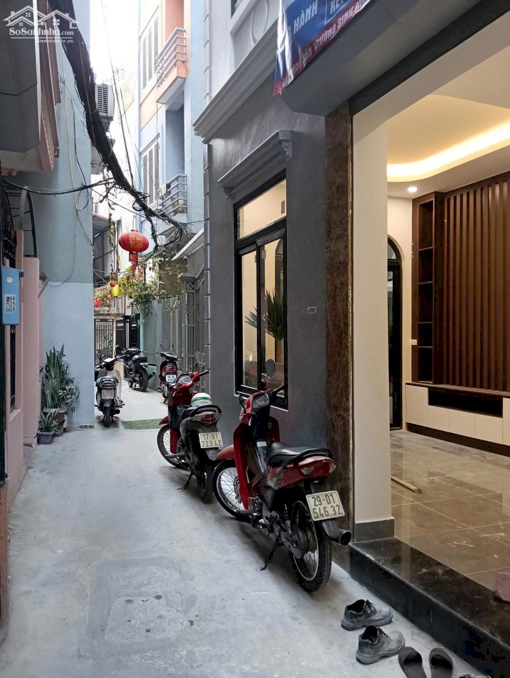 Hạ 1 tỷ nhà 50m ra phố Lạc Long Quân Cầu Giấy ngõ to thông 5T 48m2 MT 5.2m đủ nội thất ở luôn 10.3 tỷ