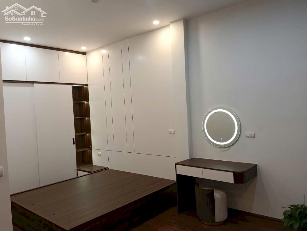 Hạ 1 tỷ nhà 50m ra phố Lạc Long Quân Cầu Giấy ngõ to thông 5T 48m2 MT 5.2m đủ nội thất ở luôn 10.3 tỷ