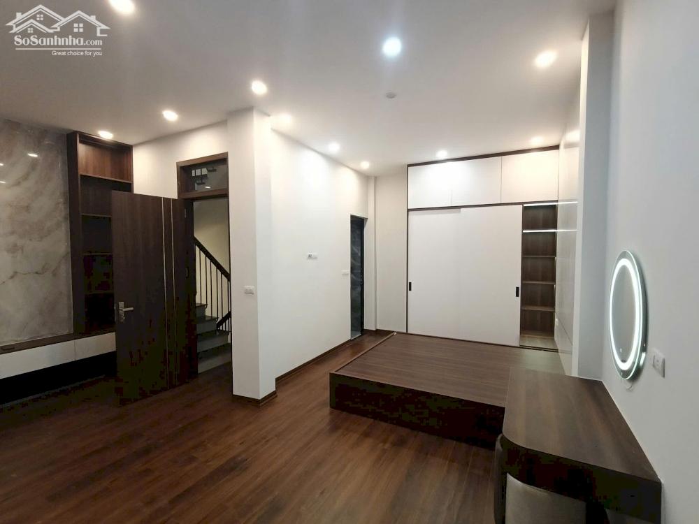 Hạ 1 tỷ nhà 50m ra phố Lạc Long Quân Cầu Giấy ngõ to thông 5T 48m2 MT 5.2m đủ nội thất ở luôn 10.3 tỷ