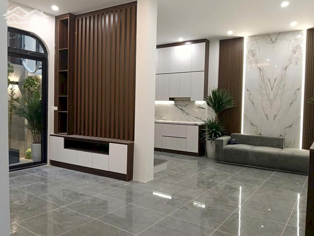 Hạ 1 tỷ nhà 50m ra phố Lạc Long Quân Cầu Giấy ngõ to thông 5T 48m2 MT 5.2m đủ nội thất ở luôn 10.3 tỷ