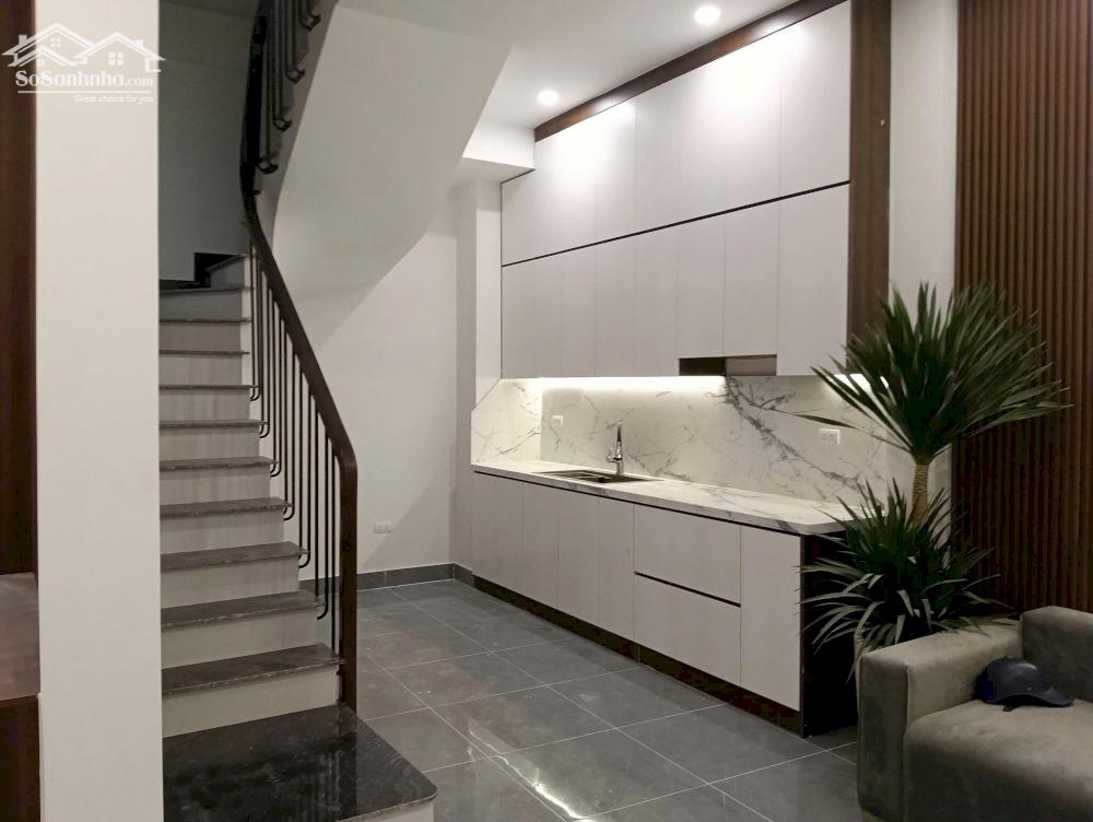 Hạ 1 tỷ nhà 50m ra phố Lạc Long Quân Cầu Giấy ngõ to thông 5T 48m2 MT 5.2m đủ nội thất ở luôn 10.3 tỷ