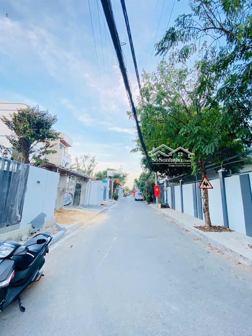 Chủ Định Cư Nước Ngoài Bán Nhanh Biệt Thự - Có Sân Vườn Lớn - Chỉ 24.5 Tỷ