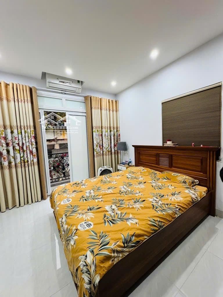 Bán Nhà Cầu Giấy - 81.4M2 - Ngõ Thông - Ô Tô Đỗ Cửa - 14 Tỷ -Diện Tíchcho Thuê 300 Triệu/ Năm