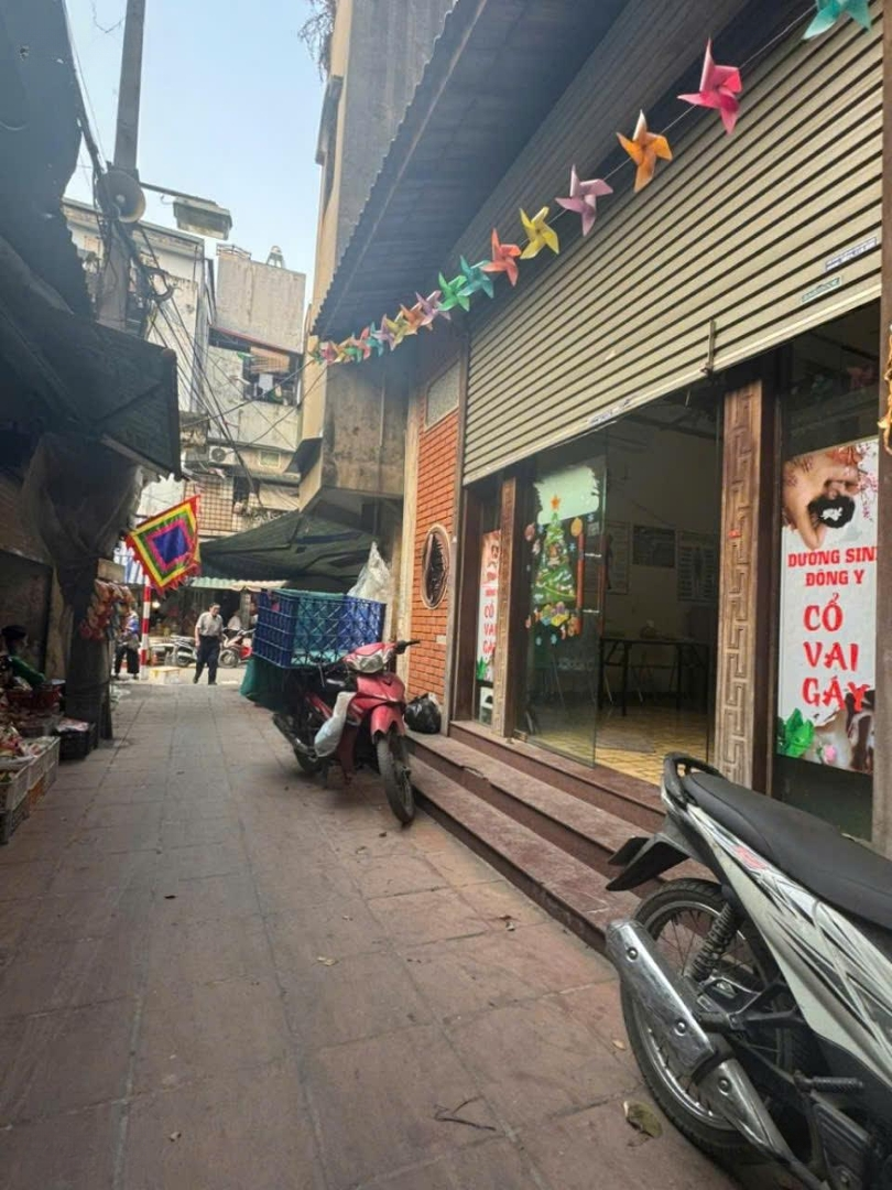 Bán Nhà Cầu Giấy - 81.4M2 - Ngõ Thông - Ô Tô Đỗ Cửa - 14 Tỷ -Diện Tíchcho Thuê 300 Triệu/ Năm