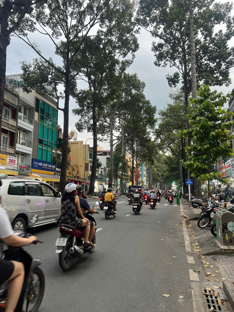 Bán Nhà Mặt Tiền Hai Bà Trưng, Phường Tân Định, Quận 1. Diện Tích: 196M2 (9,8X23,6M) - 7 Tầng. 55 Tỷ