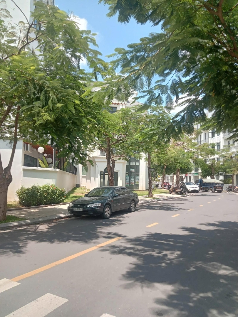 Cho Thuê Shop Villa Đối Diện Công Viên Ánh Sáng 36Ha, 2 Mặt Tiền Rộng Thoáng