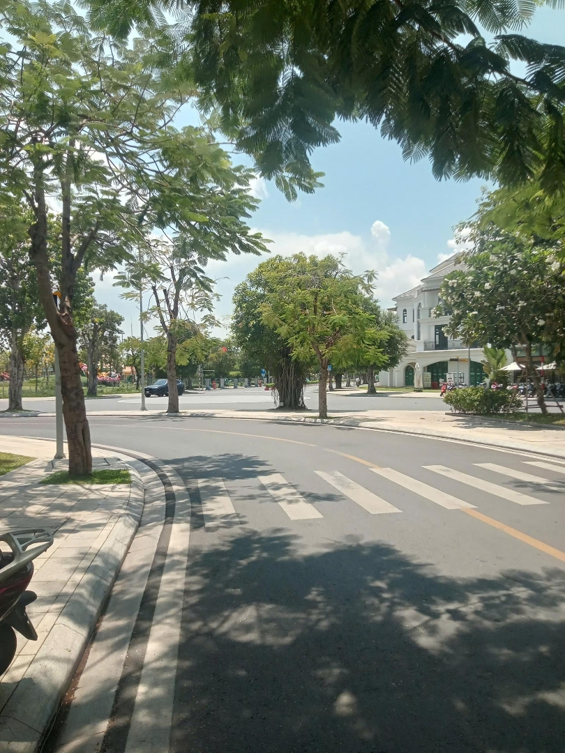 Cho Thuê Shop Villa Đối Diện Công Viên Ánh Sáng 36Ha, 2 Mặt Tiền Rộng Thoáng