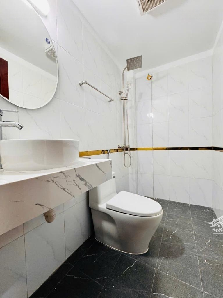 Nhà Đẹp - Mặt Ngõ Thông - Dương Quảng Hàm -Trung Tâm Cầu Giấy Nhỉnh 11 Tỷ |Diện Tích Gần 50M² Sổ Đỏ
