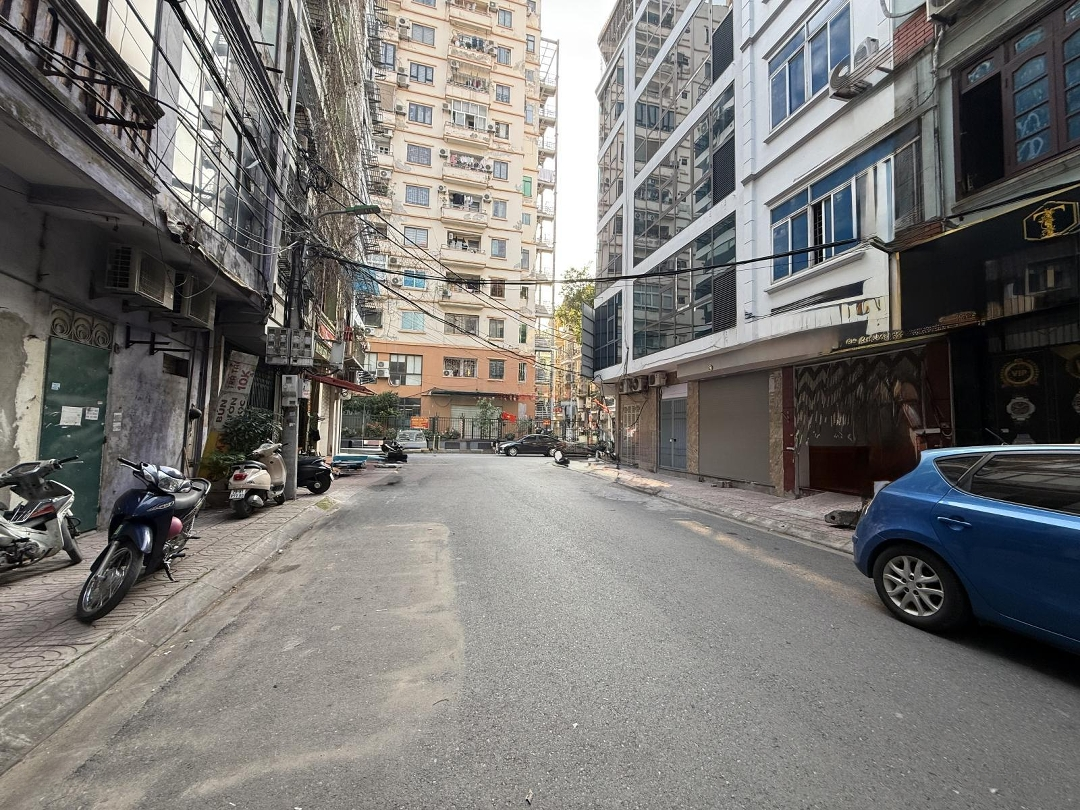 Cho Thuê Nhà Hoàng Quốc Việt, 60M2, 7 Tầng,Mặt Tiền6M, Thông Sàn, Nhà Đẹp, 30 Triệu